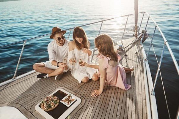 Enjoy Dinner Cruise in Dubai