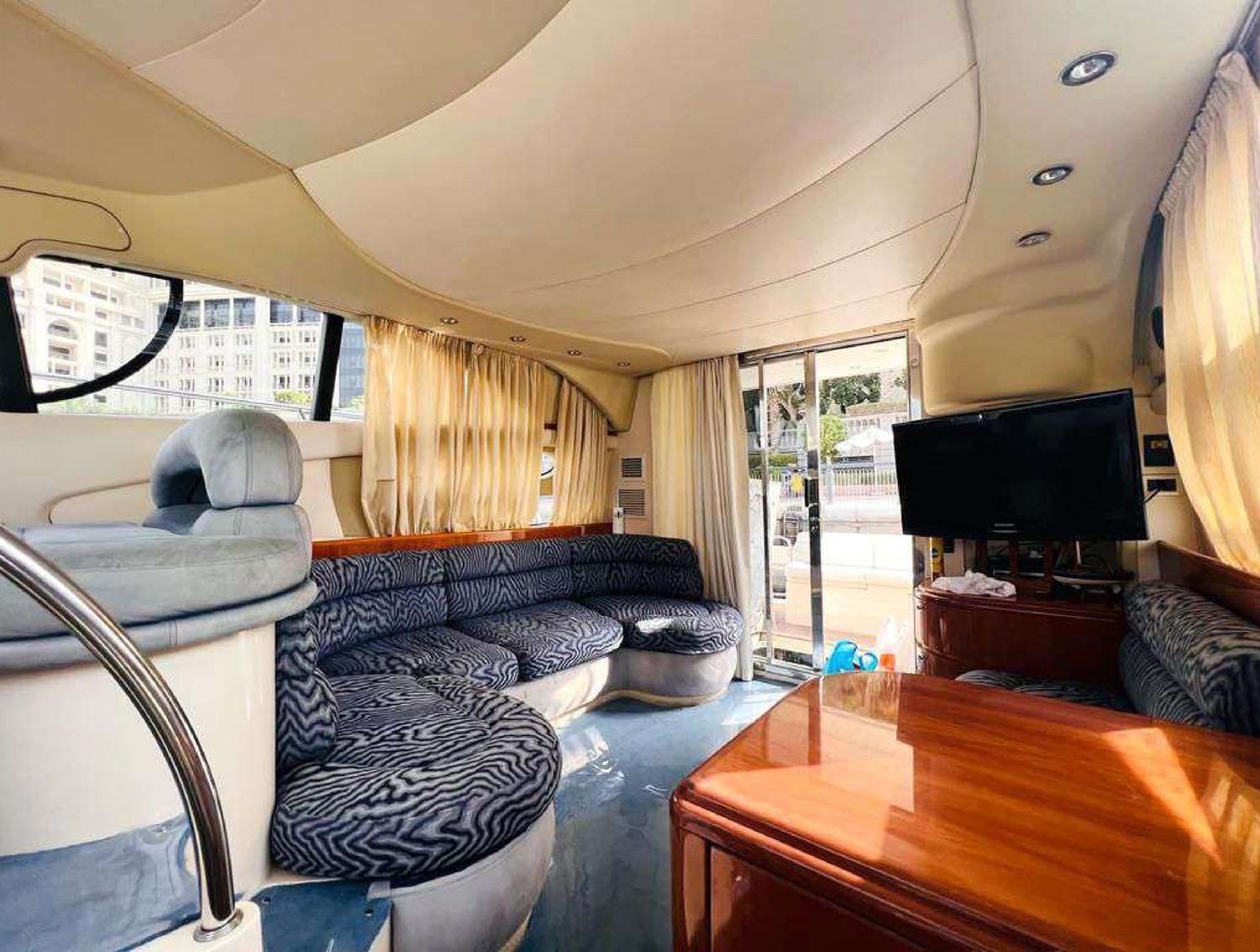 imageye___-_imgi_10_42-FEET_07-1